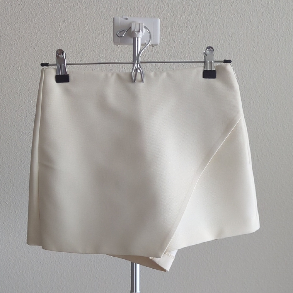 Zara Contemporary Cream Skort